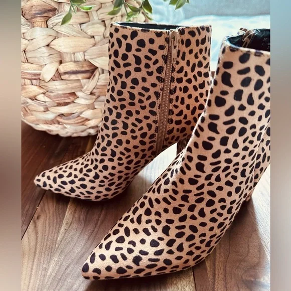 ⭐️GORGEOUS Booties - Picture 2 of 4
